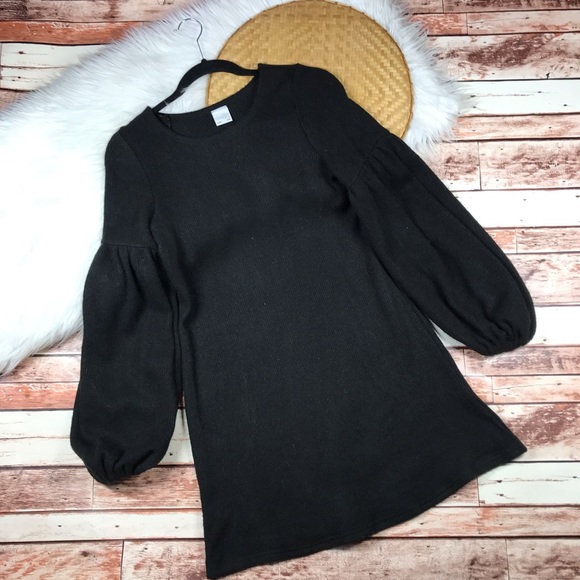 Selfie Leslie Dresses & Skirts - Selfie leslie black balloon sleeve sweater dress